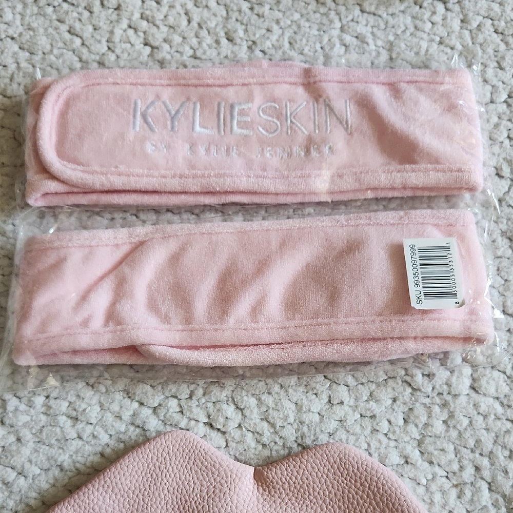 KYLIE SKIN Two Pink Headbands and BEAUTY BIO Lip-Shaped Pouch BUNDLE Set NWT - Picture 6 of 16